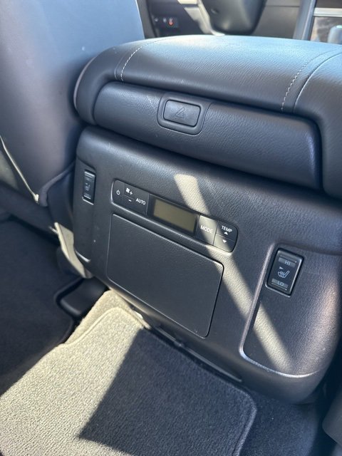 Used 2024 Nissan Armada Platinum w/ Captain's Chairs Package image 16