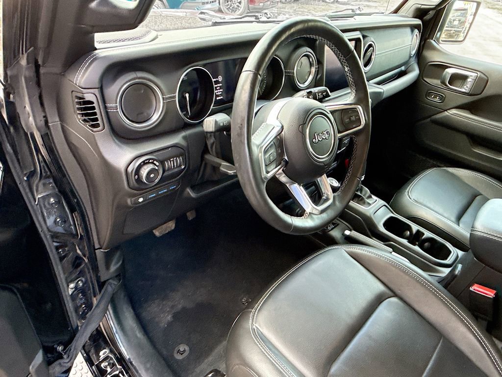 Used 2022 Jeep Wrangler Unlimited Sahara w/ Cold Weather Group AWD/4WD image 10