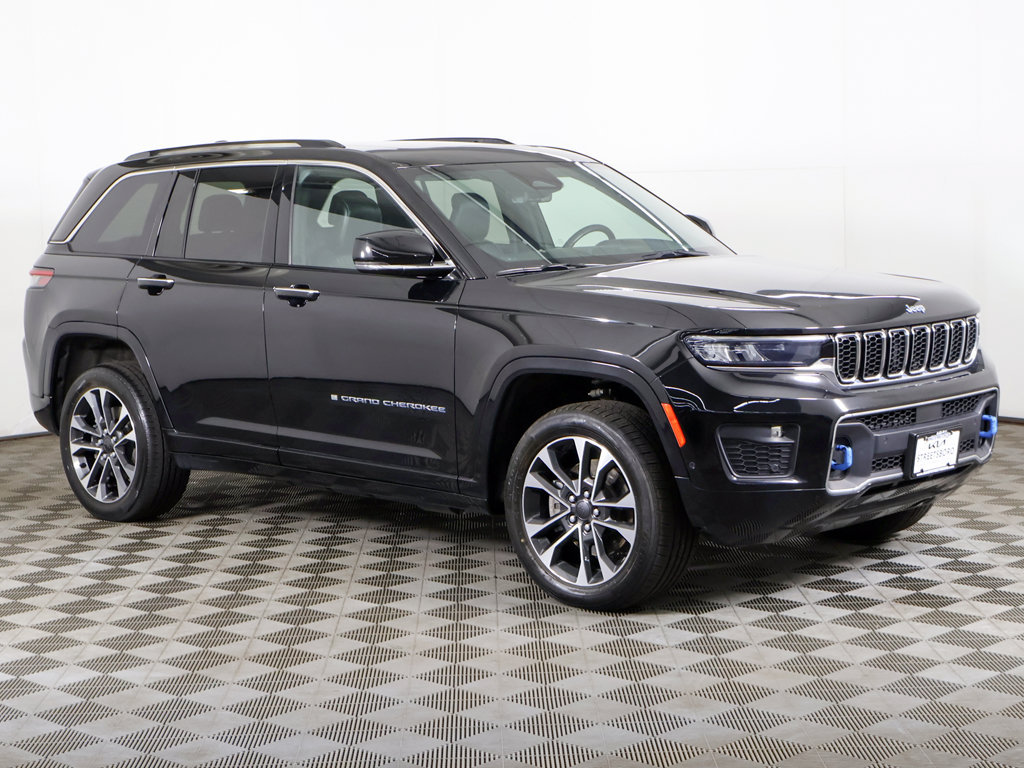 Used 2022 Jeep Grand Cherokee Overland w/ Luxury Tech Group IV AWD/4WD image 2