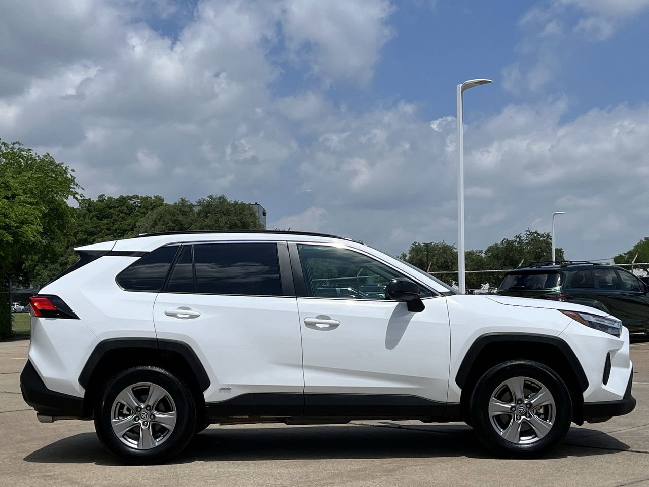 Used 2025 Toyota RAV4 LE AWD/4WD image 3
