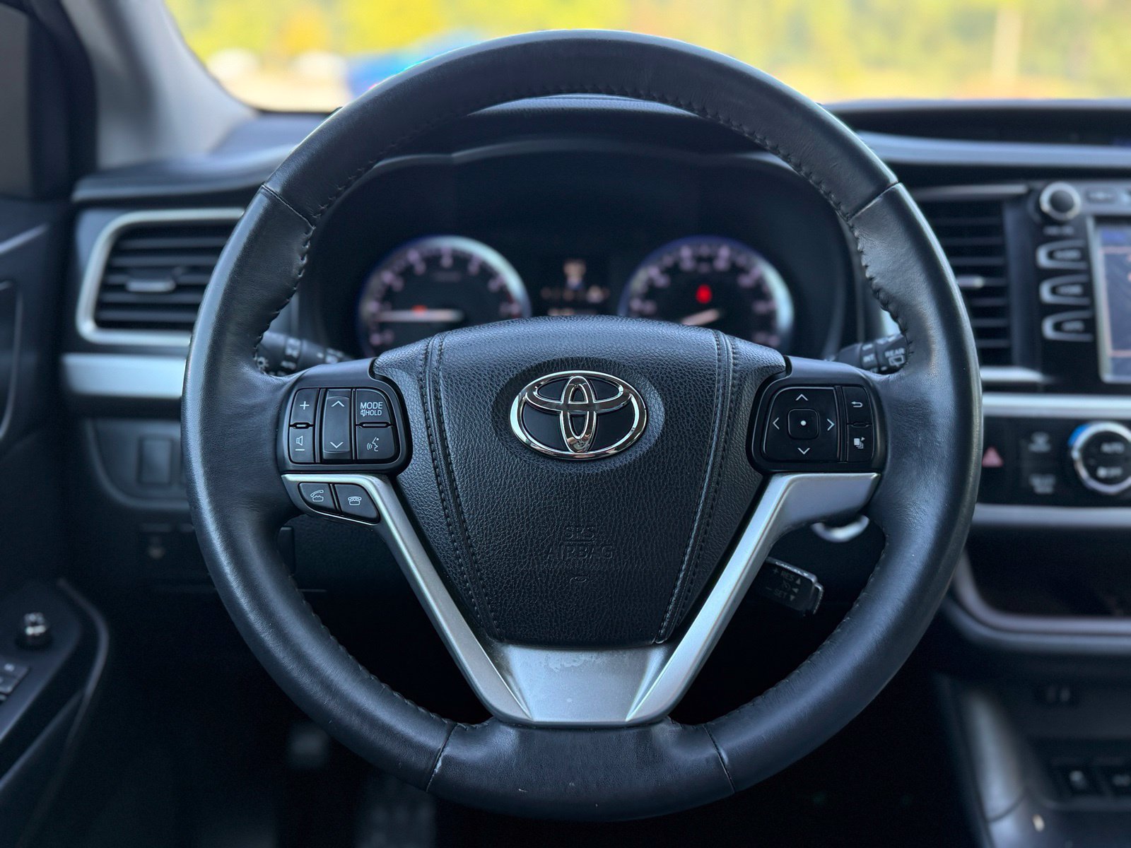 Used 2015 Toyota Highlander XLE AWD/4WD image 25