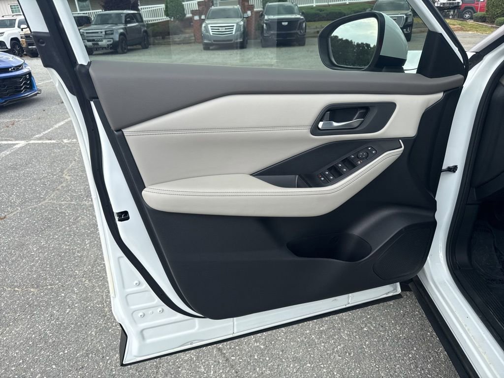 Used 2024 Nissan Rogue SV w/ SV Premium Package FWD image 25