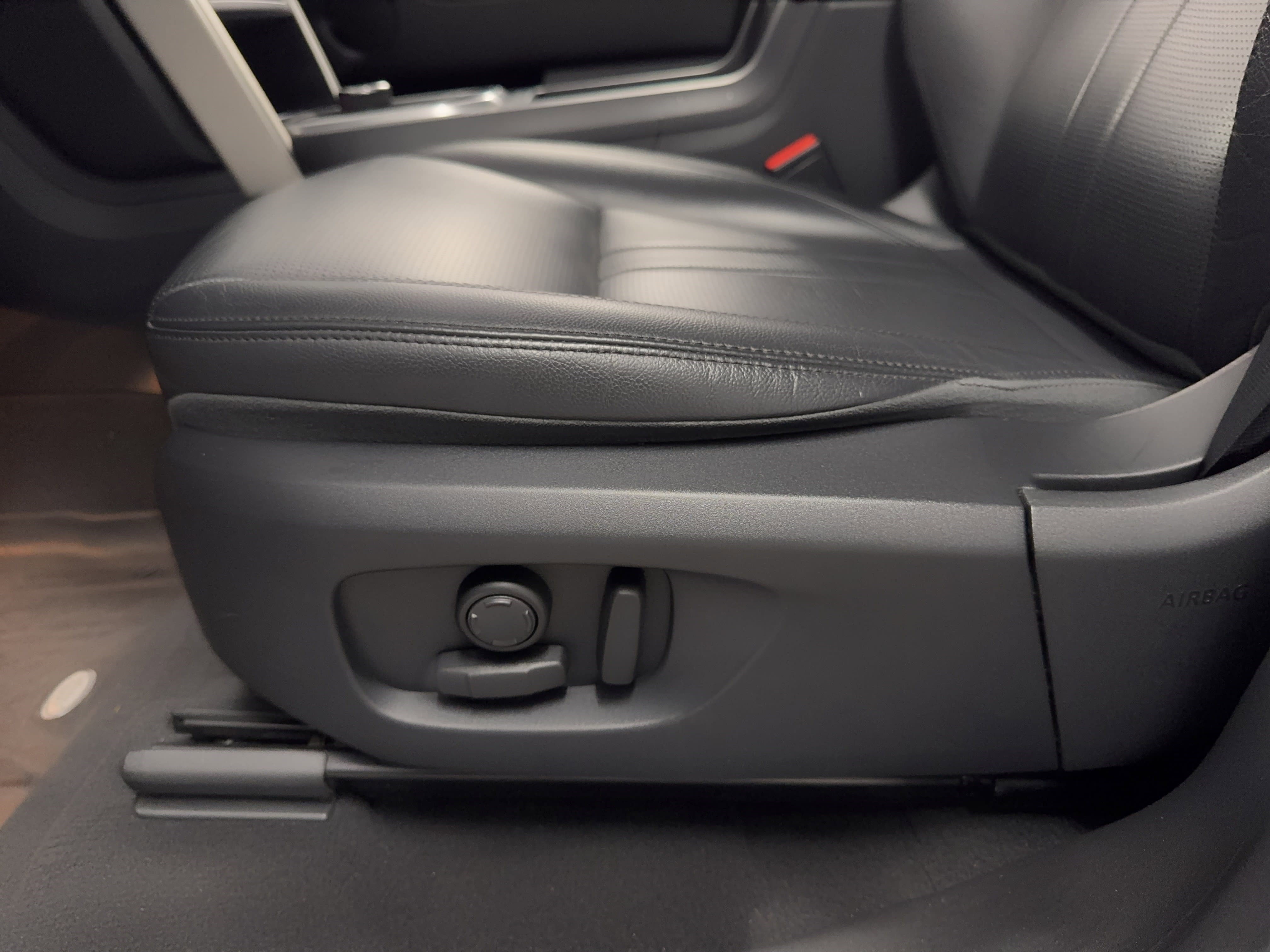 Used 2019 Land Rover Discovery Sport HSE AWD/4WD image 16