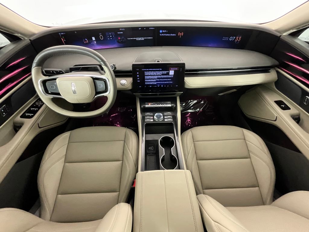 Used 2025 Lincoln Nautilus Premier image 10