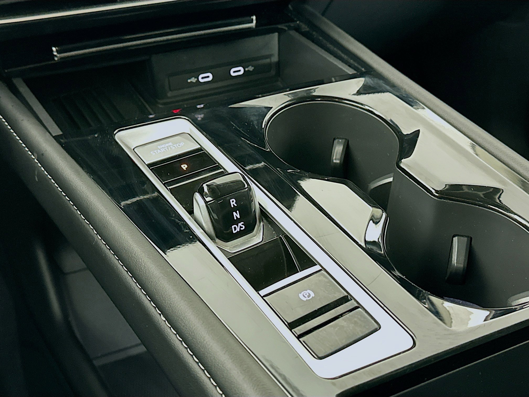 Used 2025 Volkswagen Atlas SE image 25