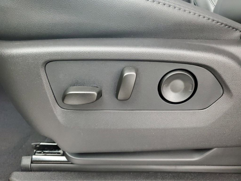 New 2026 Chevrolet Suburban LT image 30