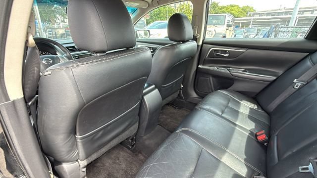 Used 2017 Nissan Altima 3.5 SR FWD image 25