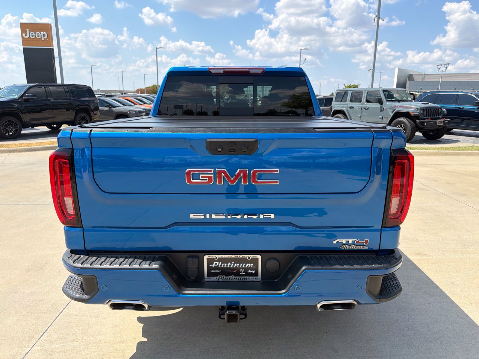 Used 2023 GMC Sierra 1500 AT4 w/ AT4 Premium Package AWD/4WD image 4