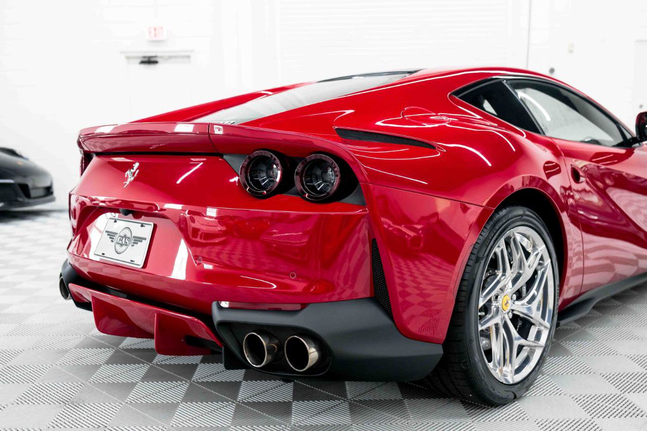 Used 2018 Ferrari 812 Superfast RWD image 38