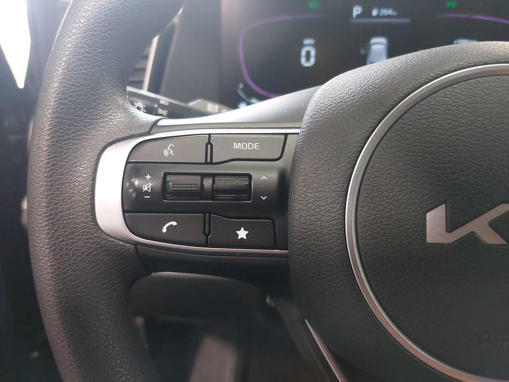 Used 2023 Kia Sportage LX AWD/4WD image 16