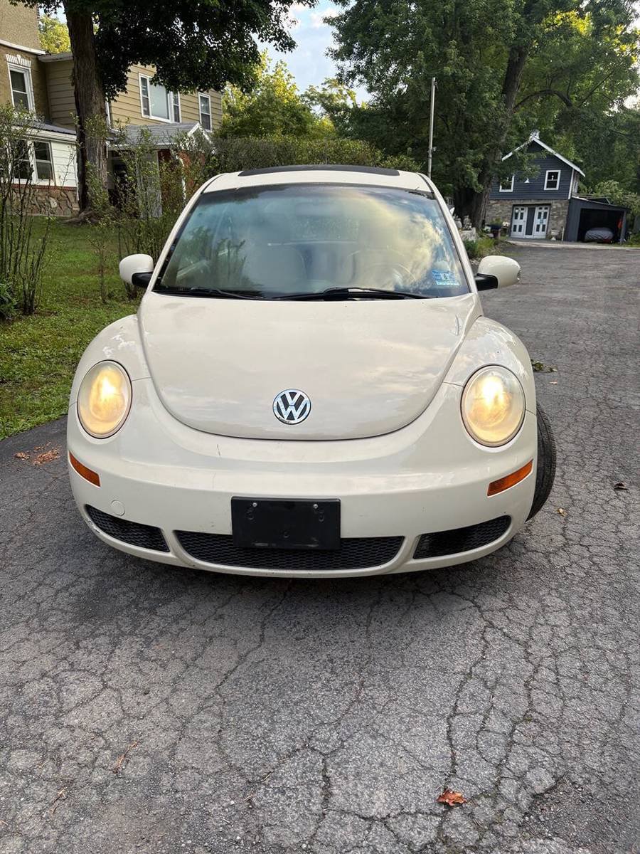 Used 2008 Volkswagen Beetle SE FWD image 9