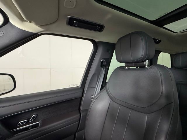 New 2025 Land Rover Range Rover SE image 19
