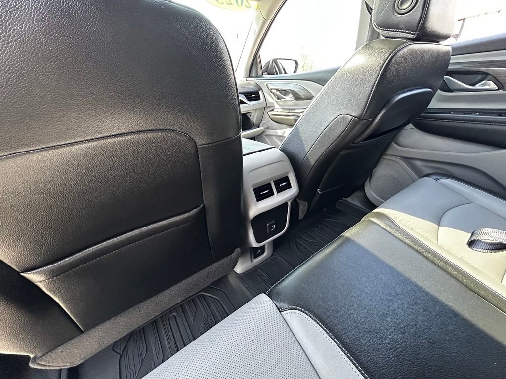 Used 2023 GMC Terrain SLT image 31