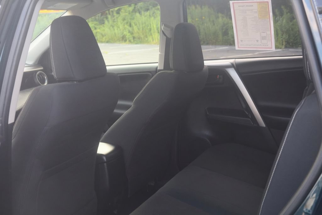 Certified 2018 Toyota RAV4 LE AWD/4WD image 33
