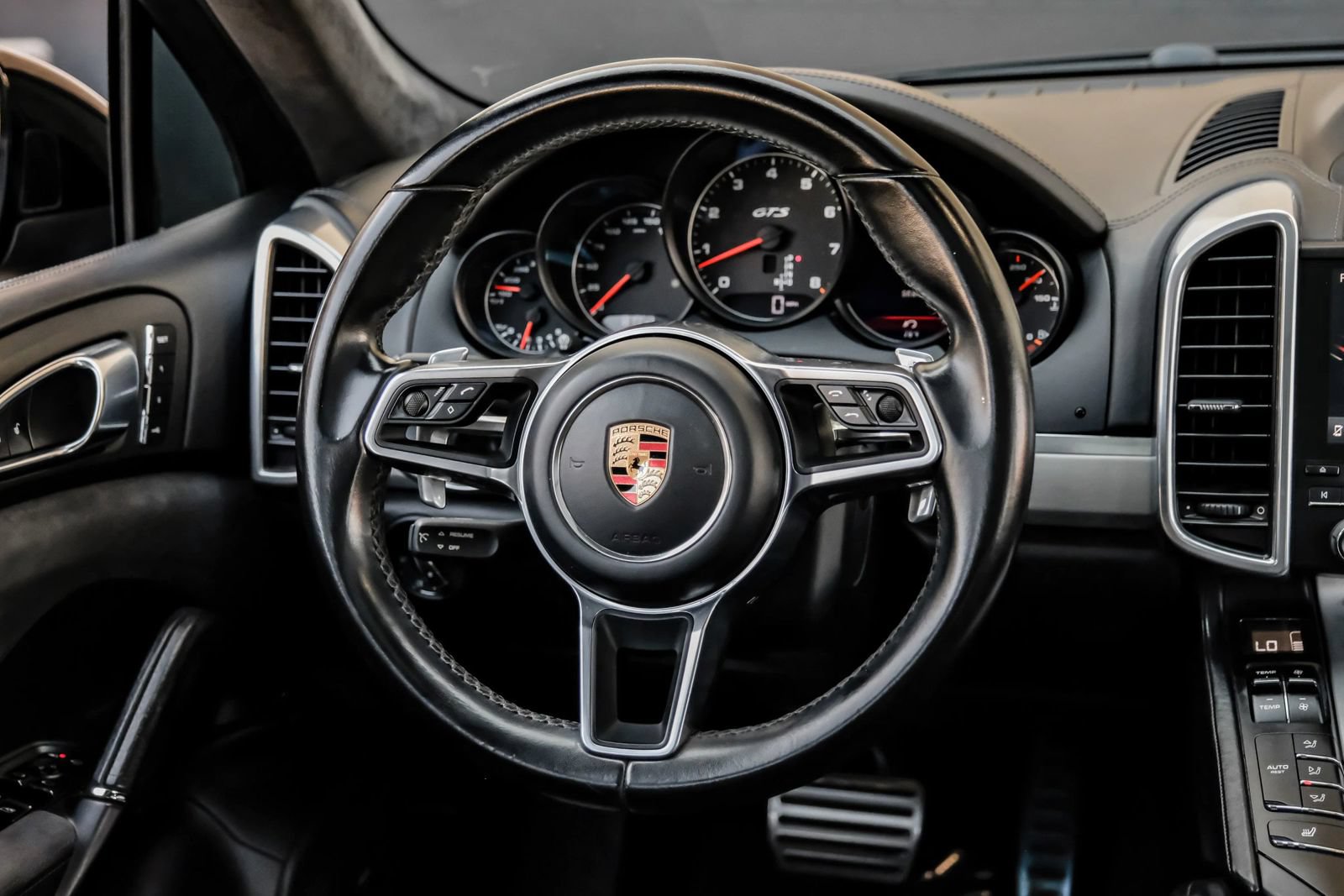 Used 2018 Porsche Cayenne GTS w/ Premium Package Plus AWD/4WD image 17