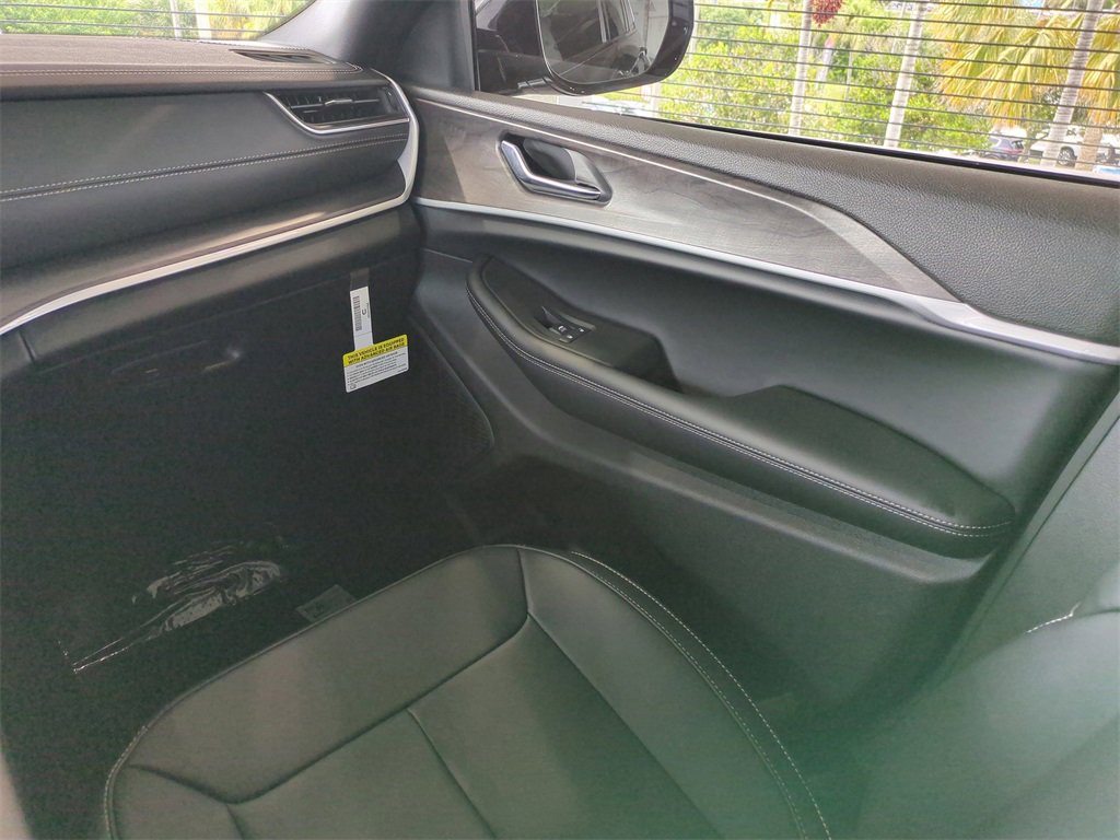 New 2025 Jeep Grand Cherokee Limited image 18