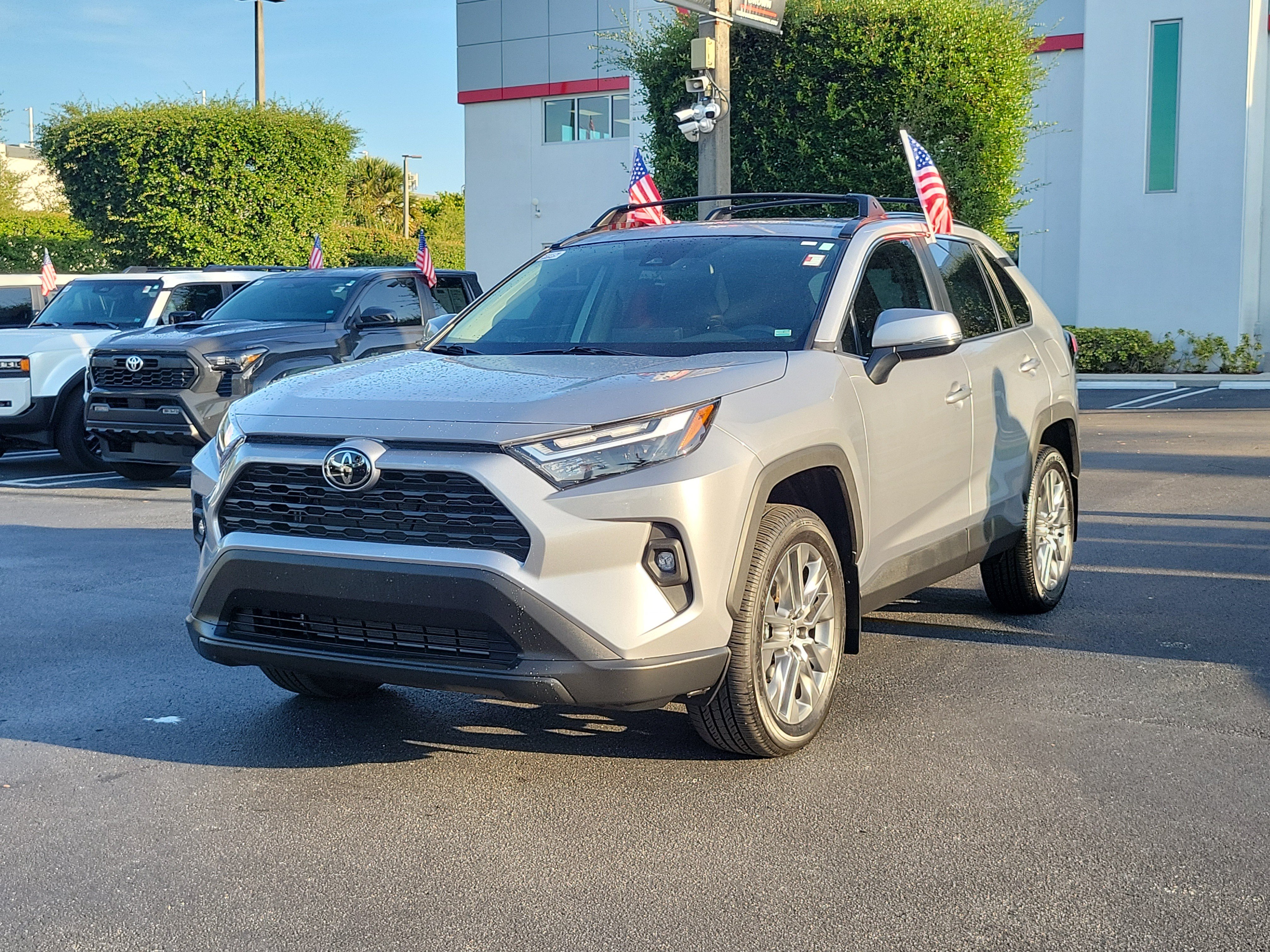 Used 2025 Toyota RAV4 XLE Premium FWD image 5