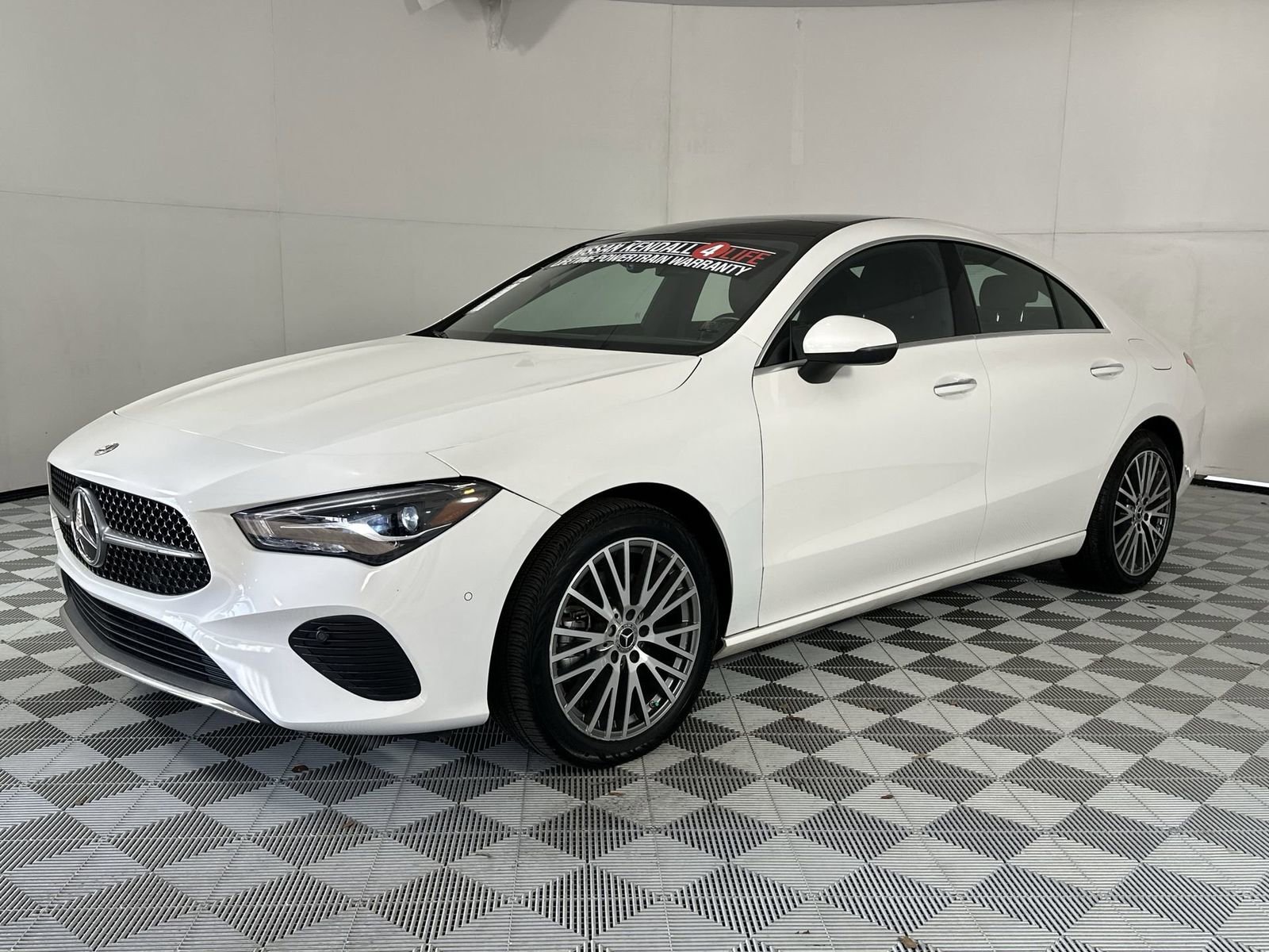 Used 2025 Mercedes-Benz CLA 250 4MATIC image 4