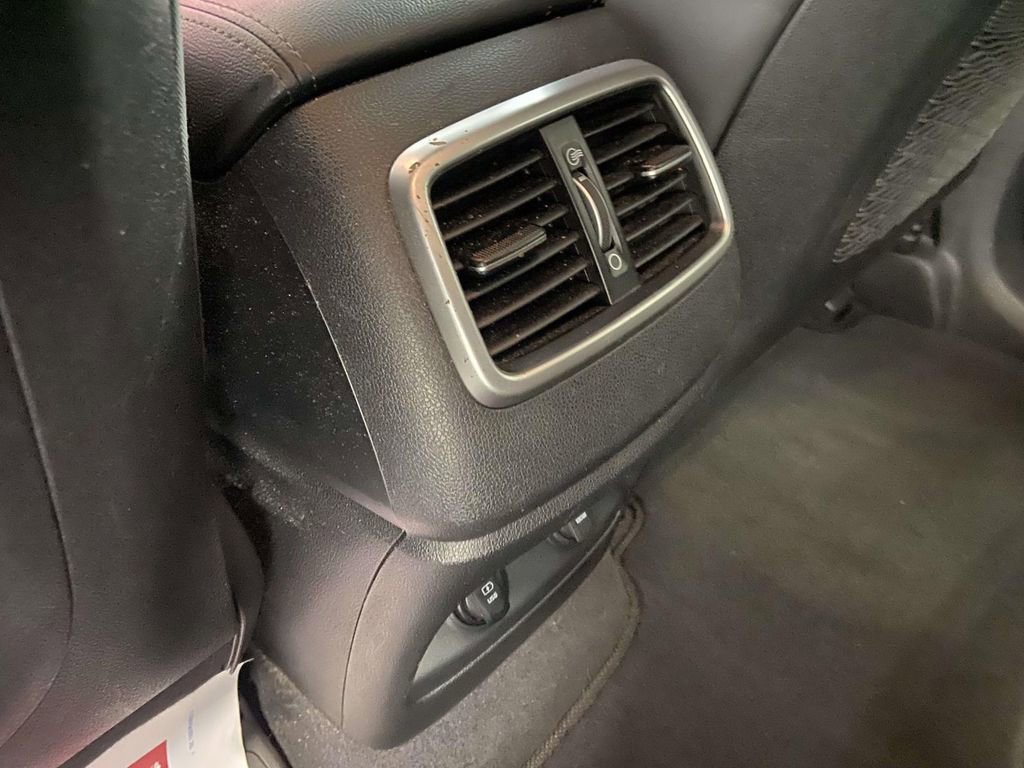 Used 2020 Kia Sorento LX image 14