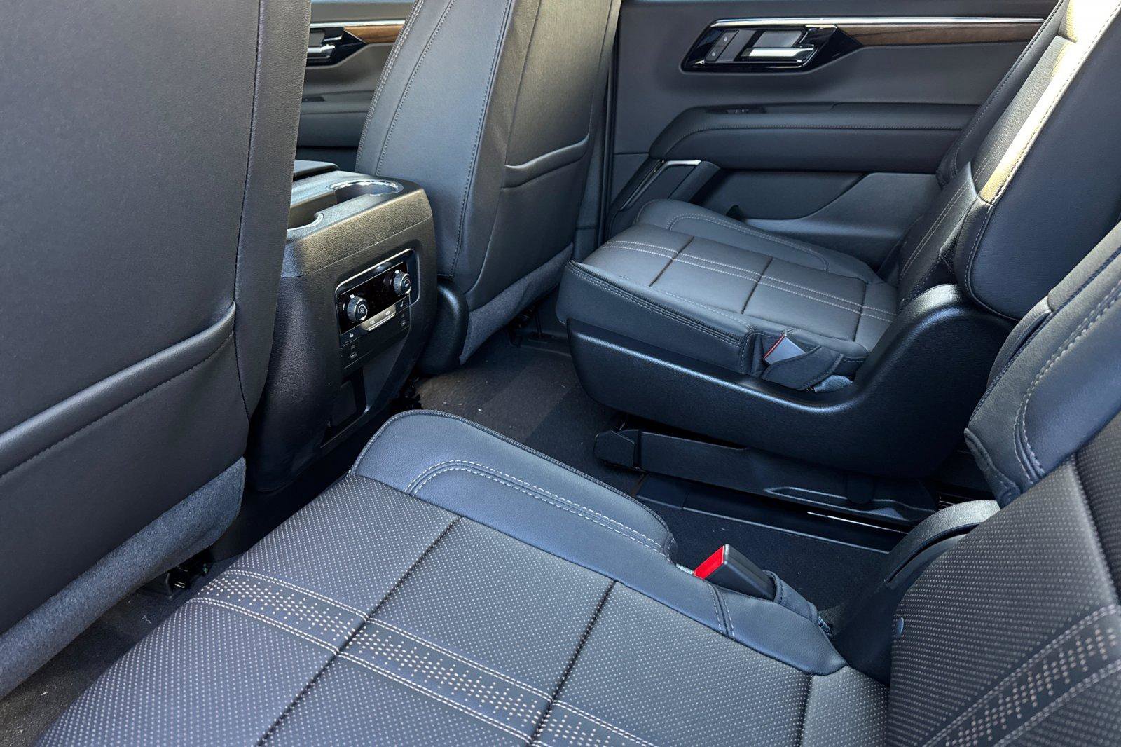 New 2026 Chevrolet Suburban High Country image 15