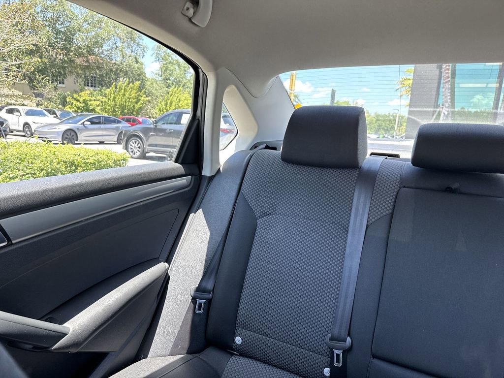 Used 2014 Volkswagen Passat 2.5 S FWD image 17