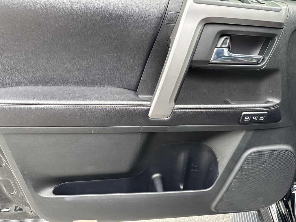 Used 2016 Toyota 4Runner Limited AWD/4WD image 10