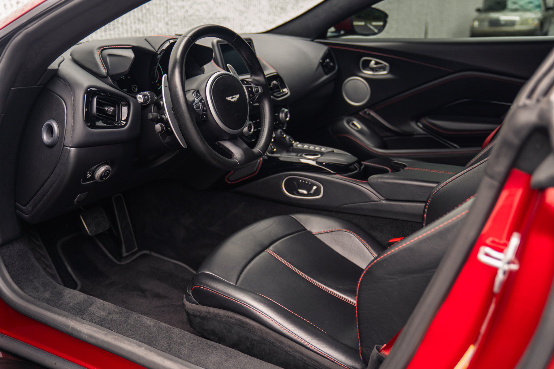 Used 2019 Aston Martin V8 Vantage Coupe RWD image 25