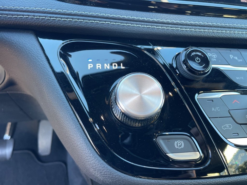 Used 2023 Chrysler Pacifica Touring-L w/ S Appearance Package image 19