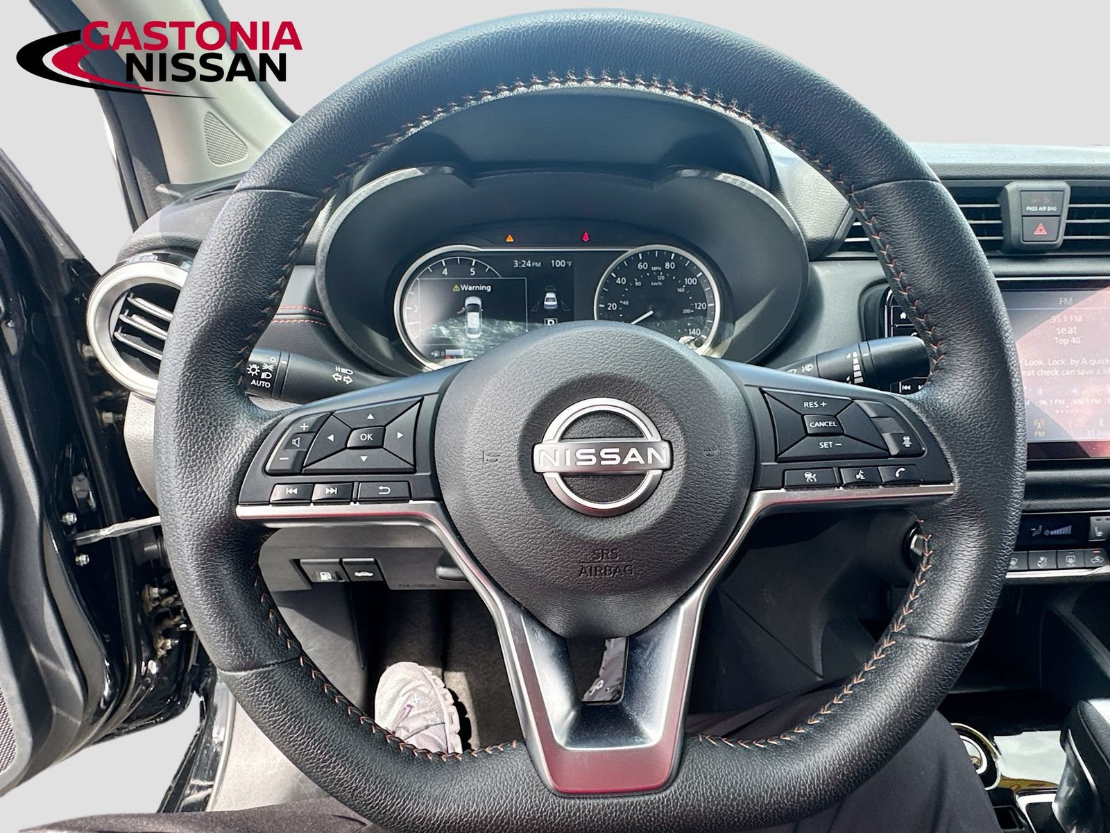 Used 2024 Nissan Versa SR FWD image 13