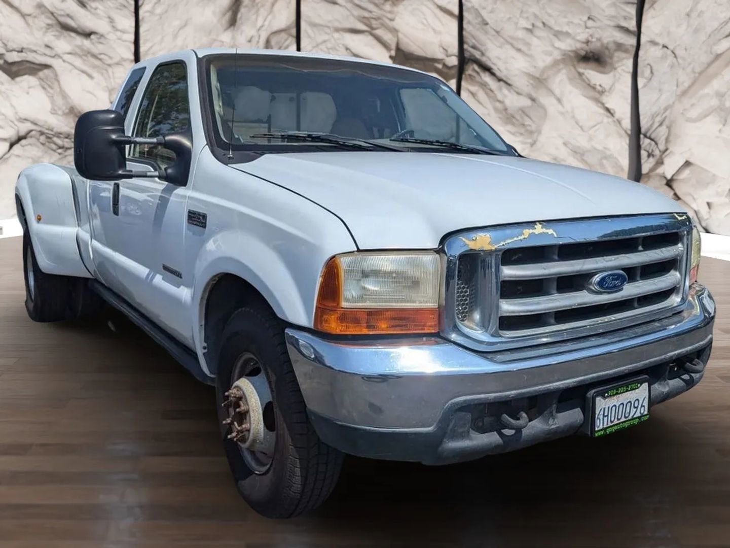 Used 2000 Ford F350 XL image 2