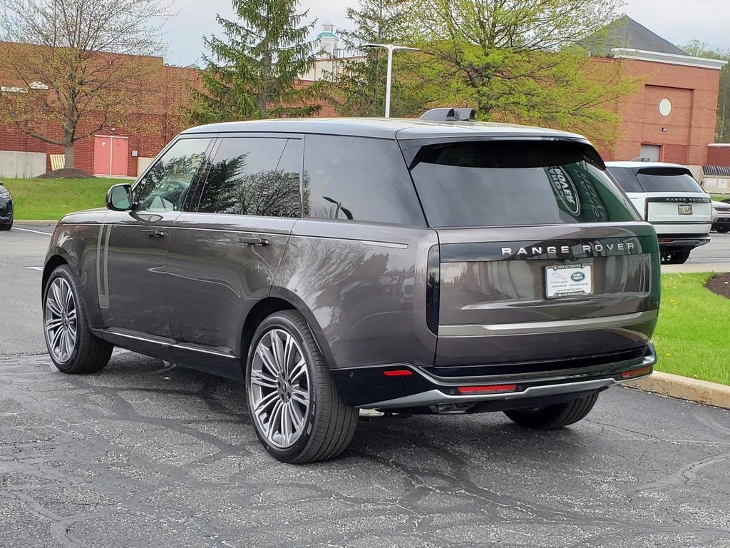 New 2025 Land Rover Range Rover Long Wheelbase SE image 7