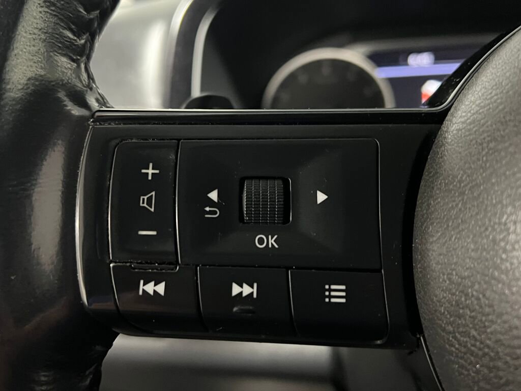 Used 2022 Nissan Pathfinder SL image 12