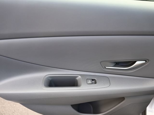 Used 2025 Hyundai Elantra Sport FWD image 22
