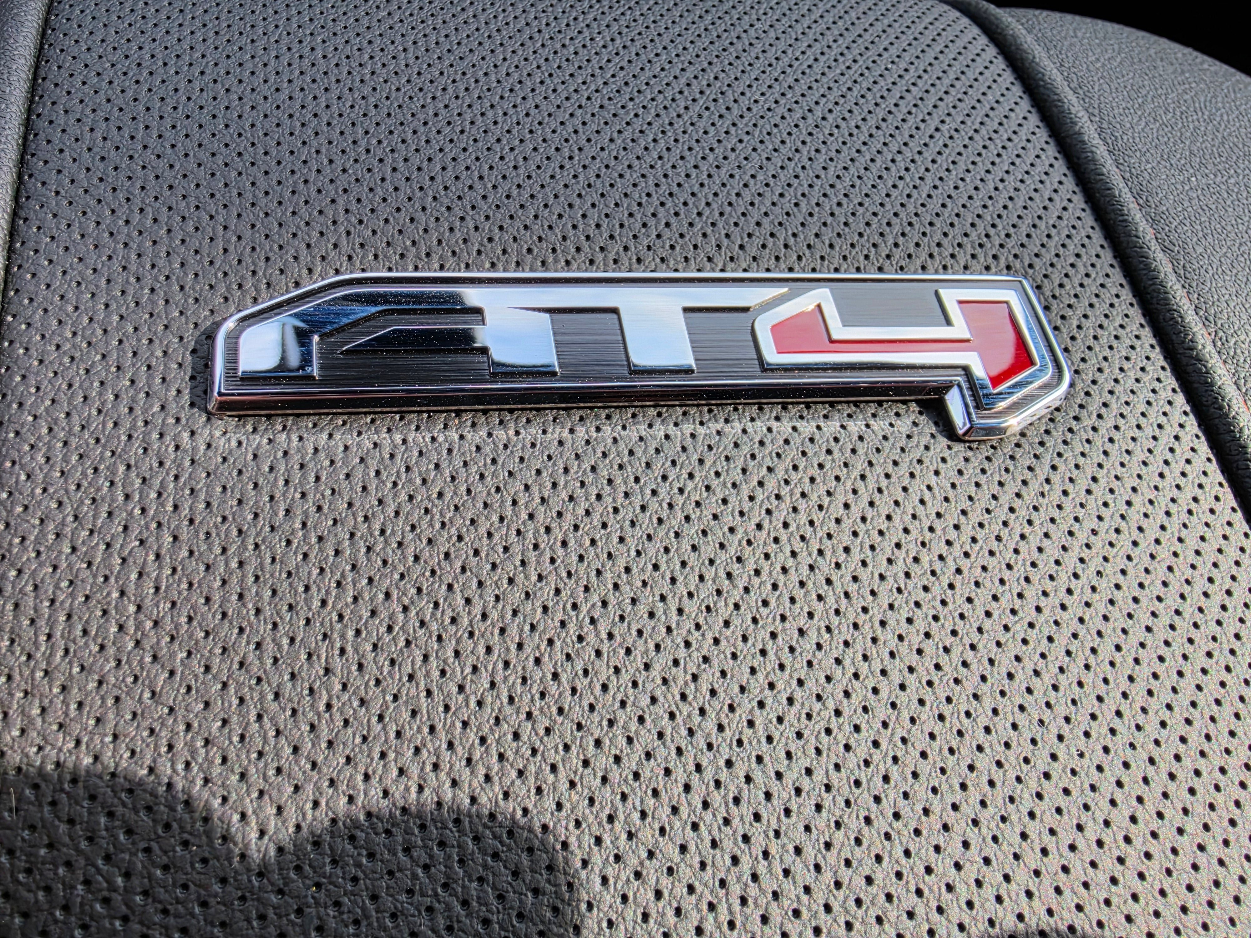 New 2026 GMC Sierra 2500 AT4 w/ AT4 Premium Plus Package AWD/4WD image 15
