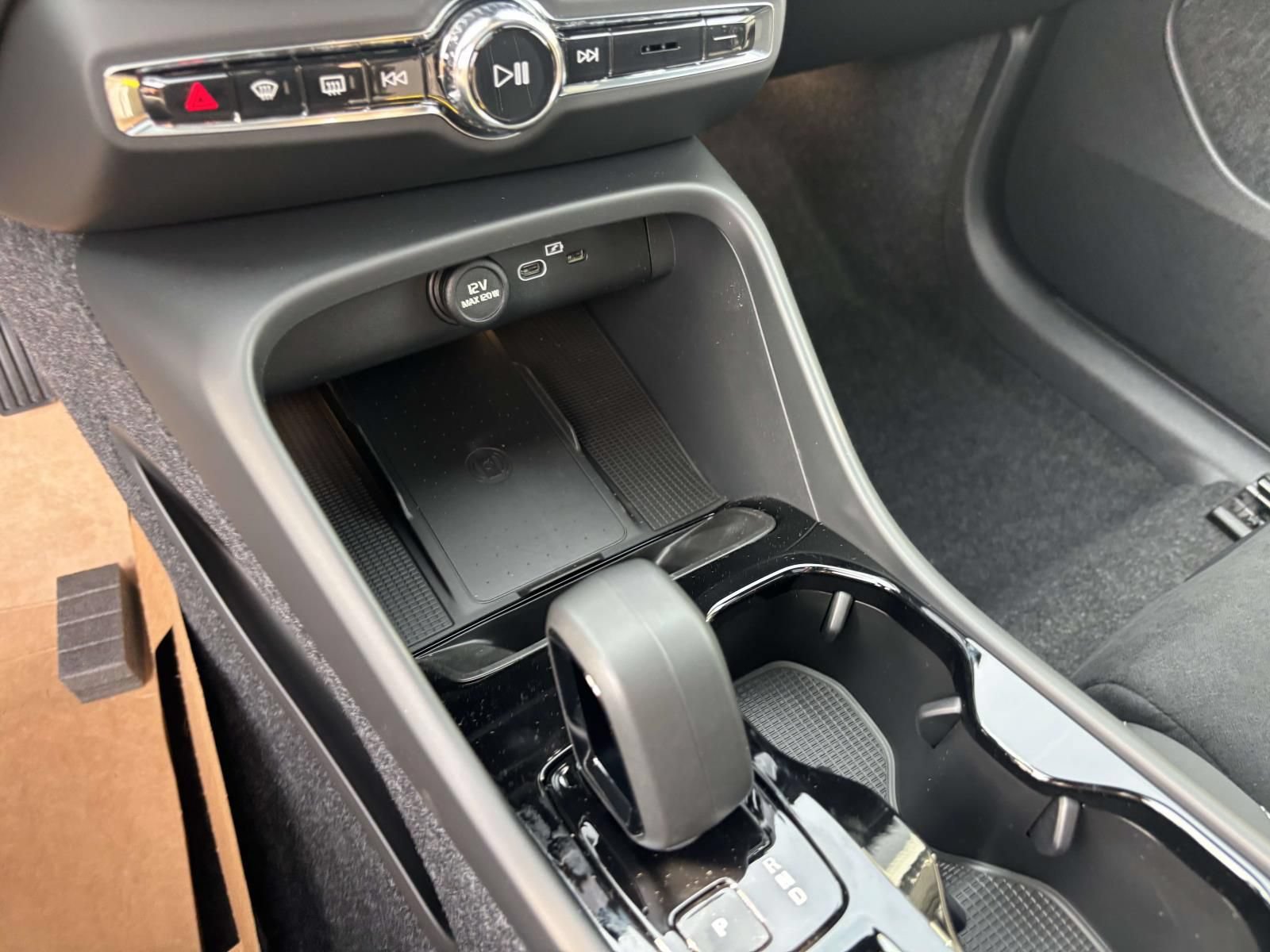 New 2026 Volvo XC40 B5 Ultra w/ Protection Package Premier AWD/4WD image 22