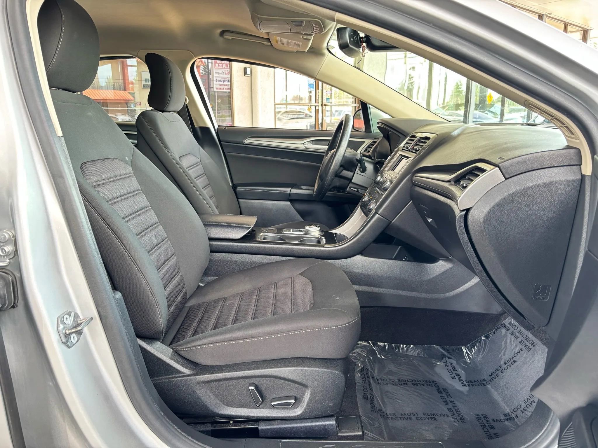 Used 2018 Ford Fusion SE image 25
