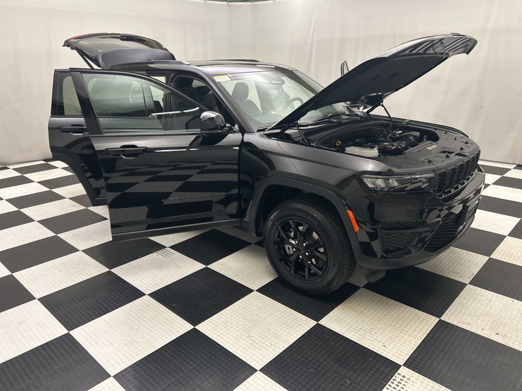 New 2025 Jeep Grand Cherokee Altitude image 15