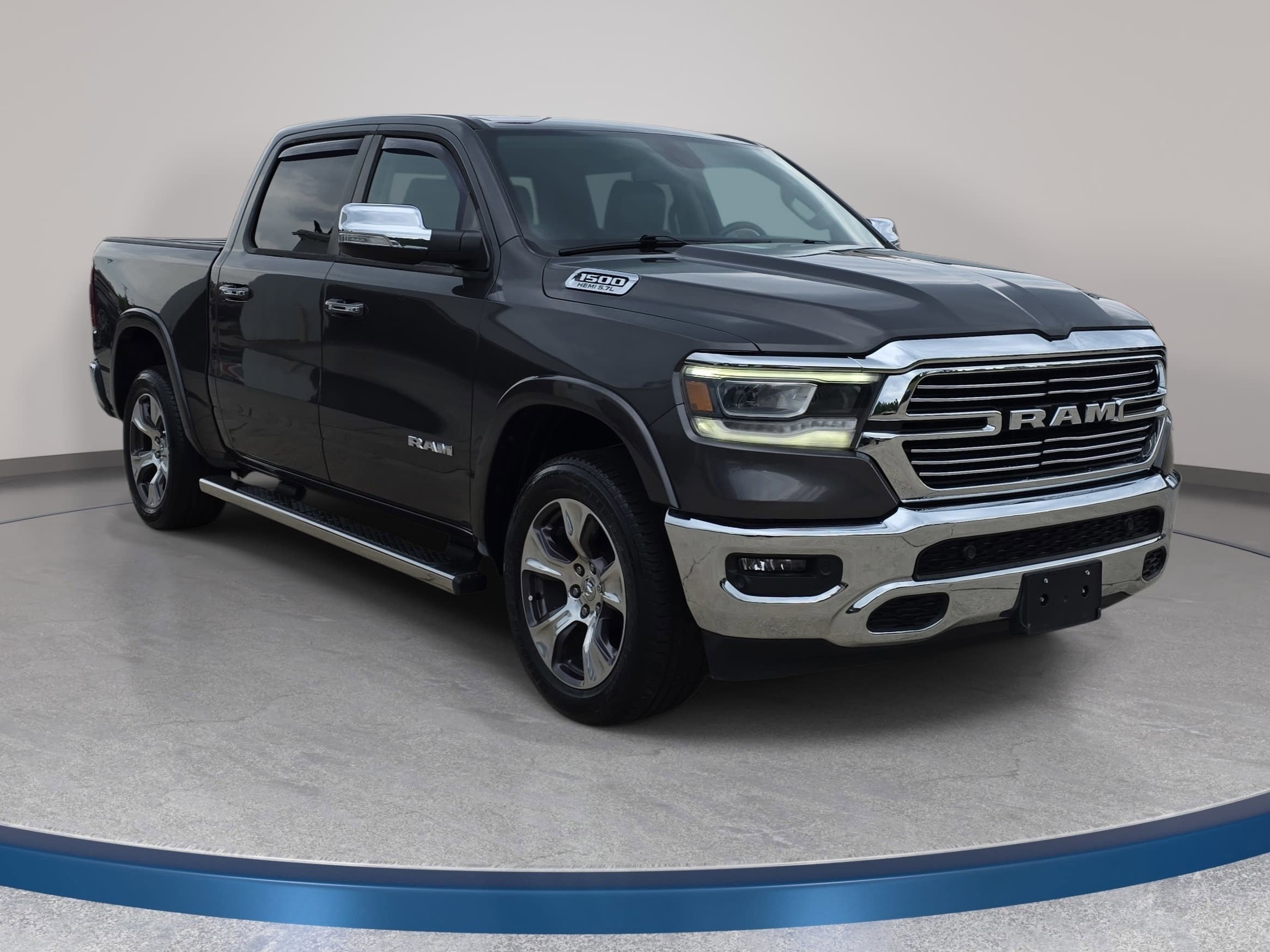 Used 2019 RAM 1500 Laramie AWD/4WD image 4