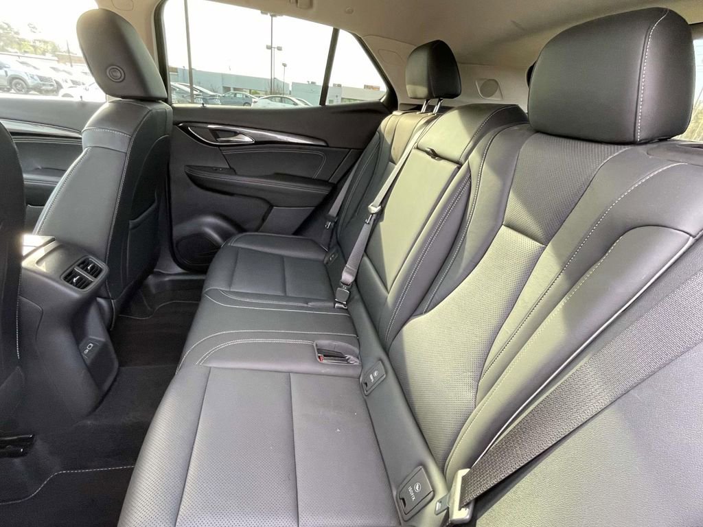 Used 2022 Buick Envision Essence w/ Technology Package I image 11