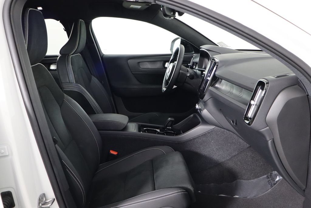 Used 2023 Volvo C40 P8 Recharge Ultimate AWD/4WD image 17