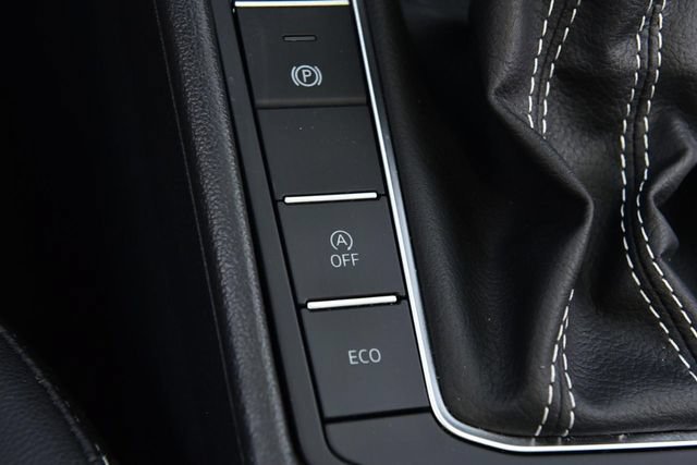 Used 2025 Volkswagen Jetta SE w/ Sunroof Package FWD image 18