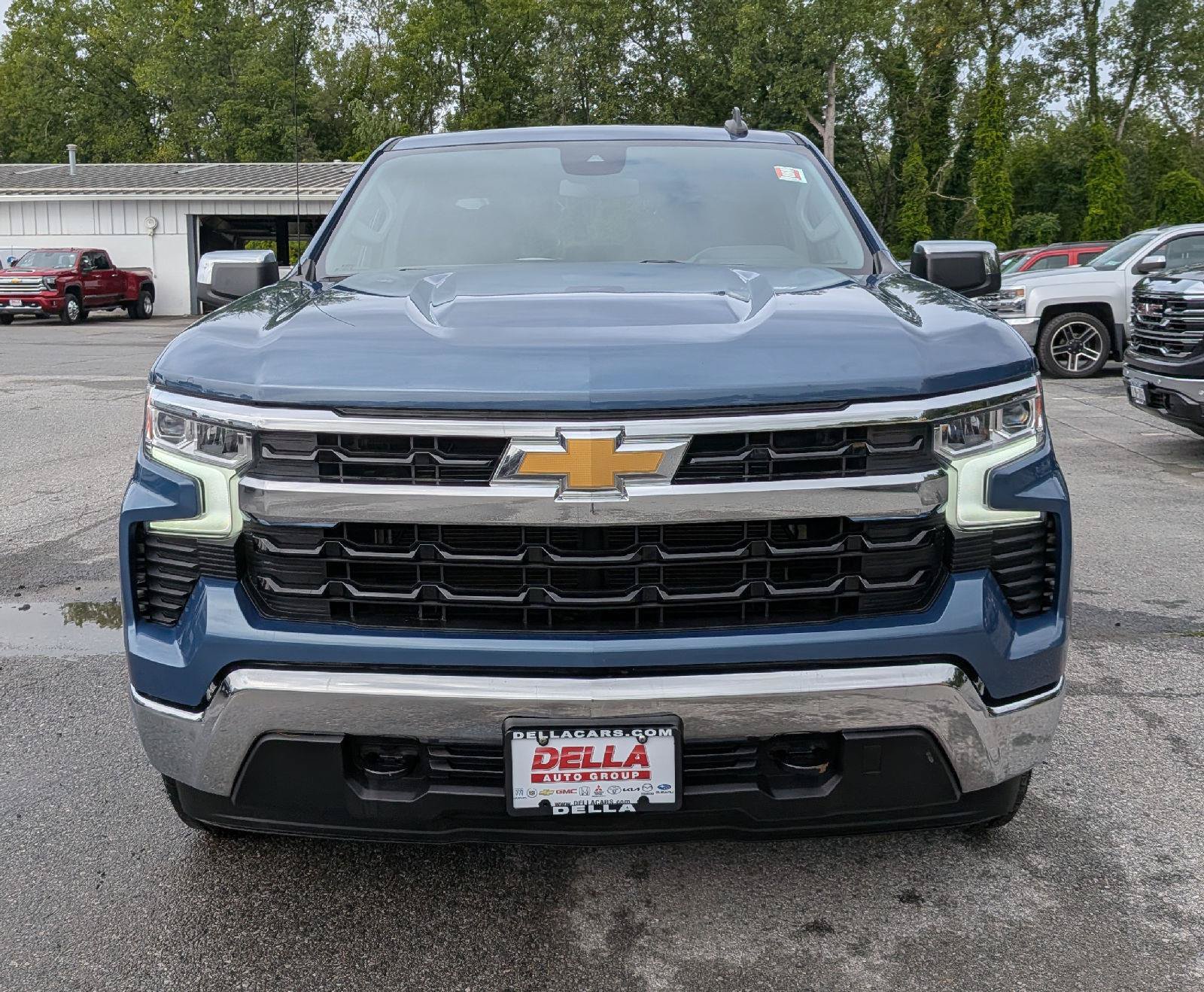 Used 2024 Chevrolet Silverado 1500 LT w/ Z71 Off-Road Package AWD/4WD image 2