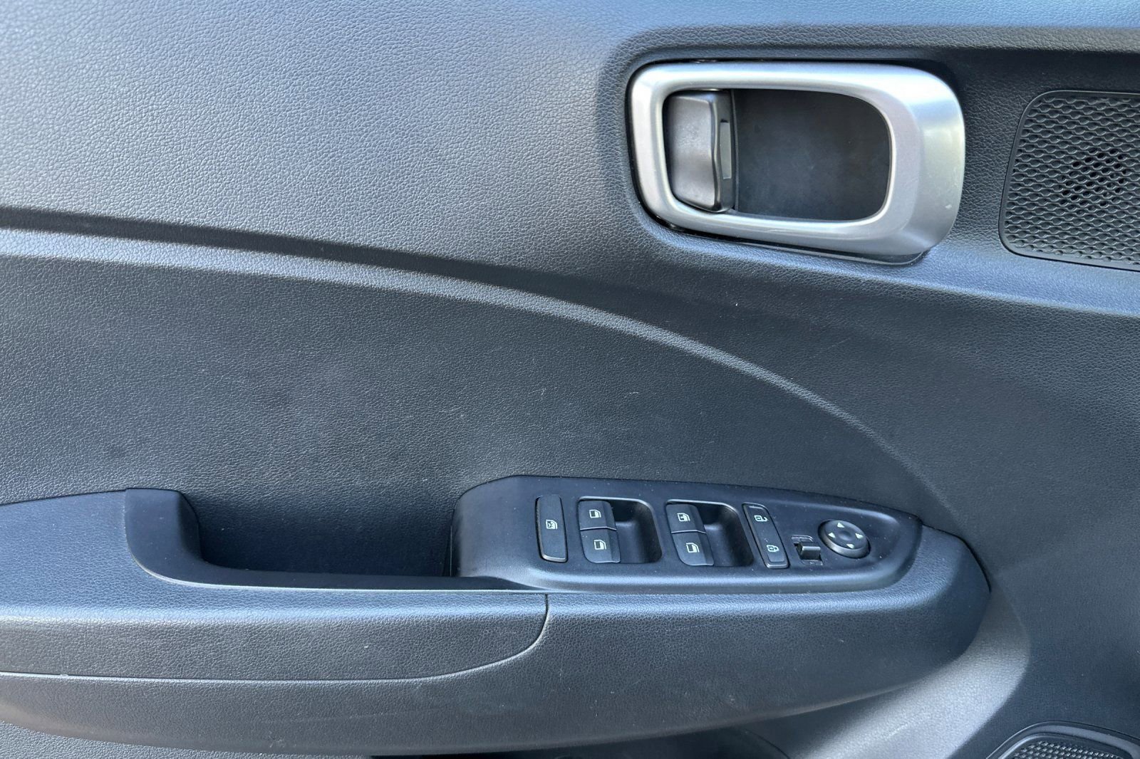 Used 2024 Hyundai Venue SE image 11