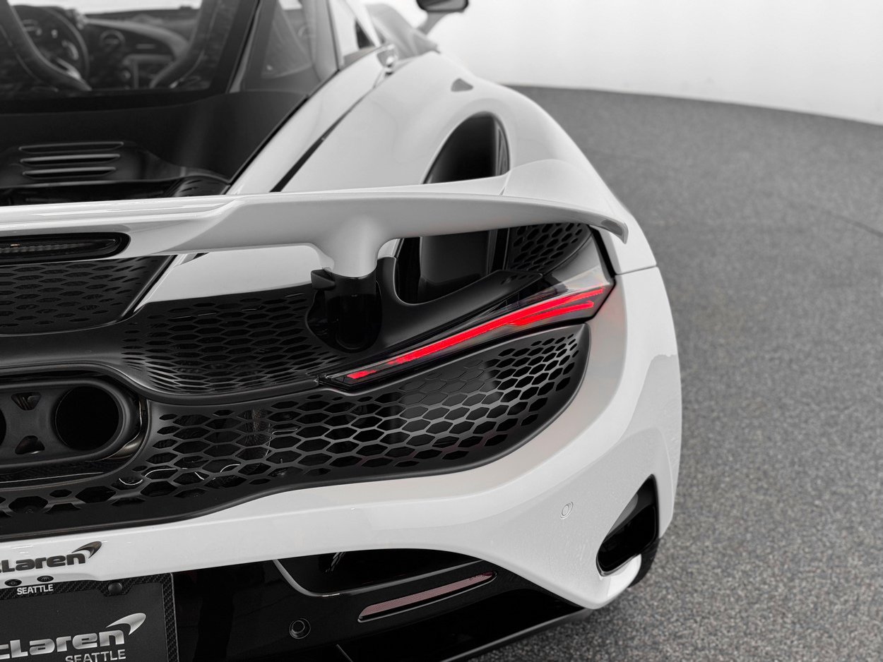 Used 2026 McLaren 750S RWD image 38
