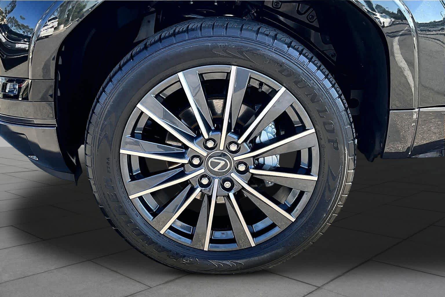 Used 2024 Lexus GX 550 w/ Accessory Package (Z1) AWD/4WD image 10