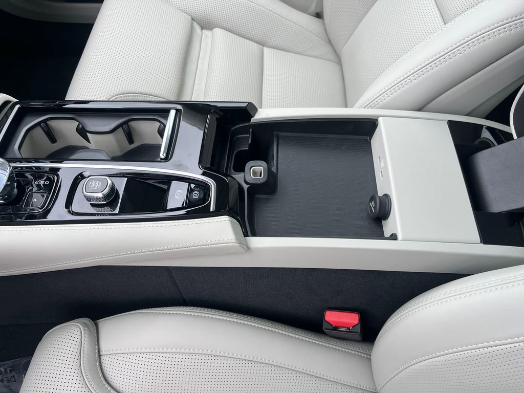 Used 2024 Volvo S90 T8 Ultimate image 32