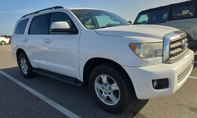 Used 2015 Toyota Sequoia SR5 RWD image 1
