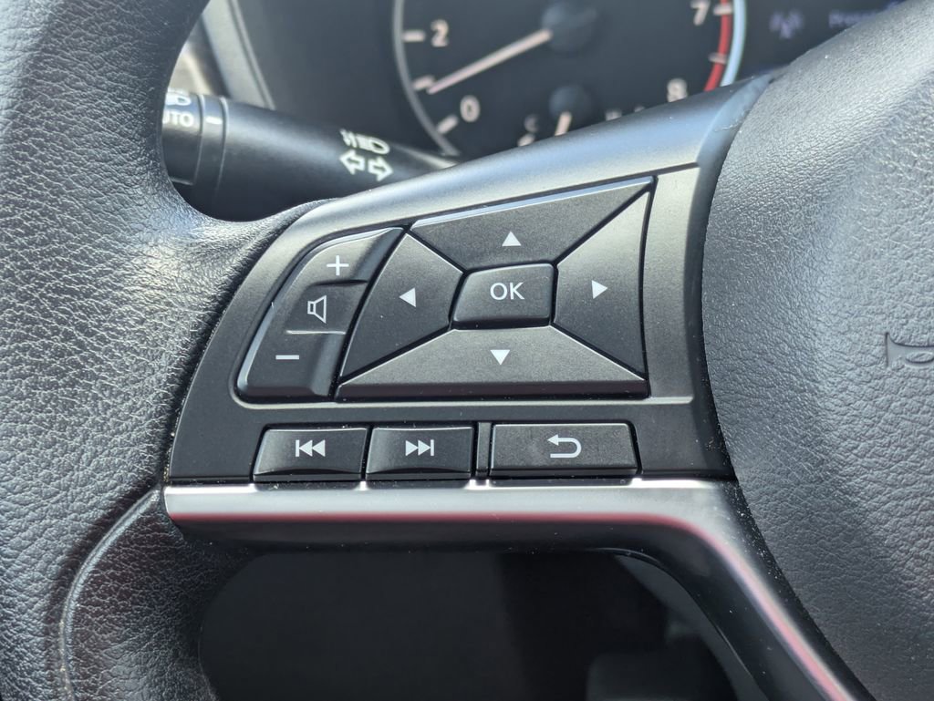 Used 2025 Nissan Altima 2.5 SV FWD image 21