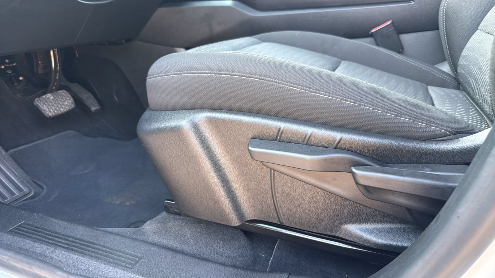 Used 2026 Chevrolet Equinox LT AWD/4WD image 7