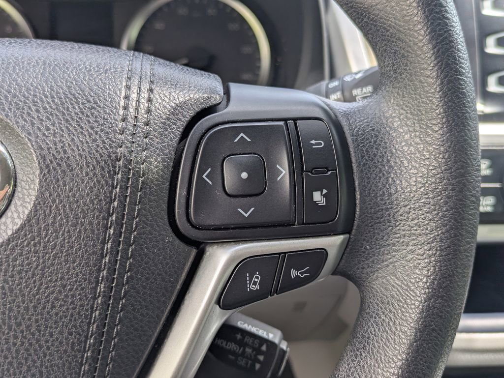 Used 2017 Toyota Highlander LE FWD image 43